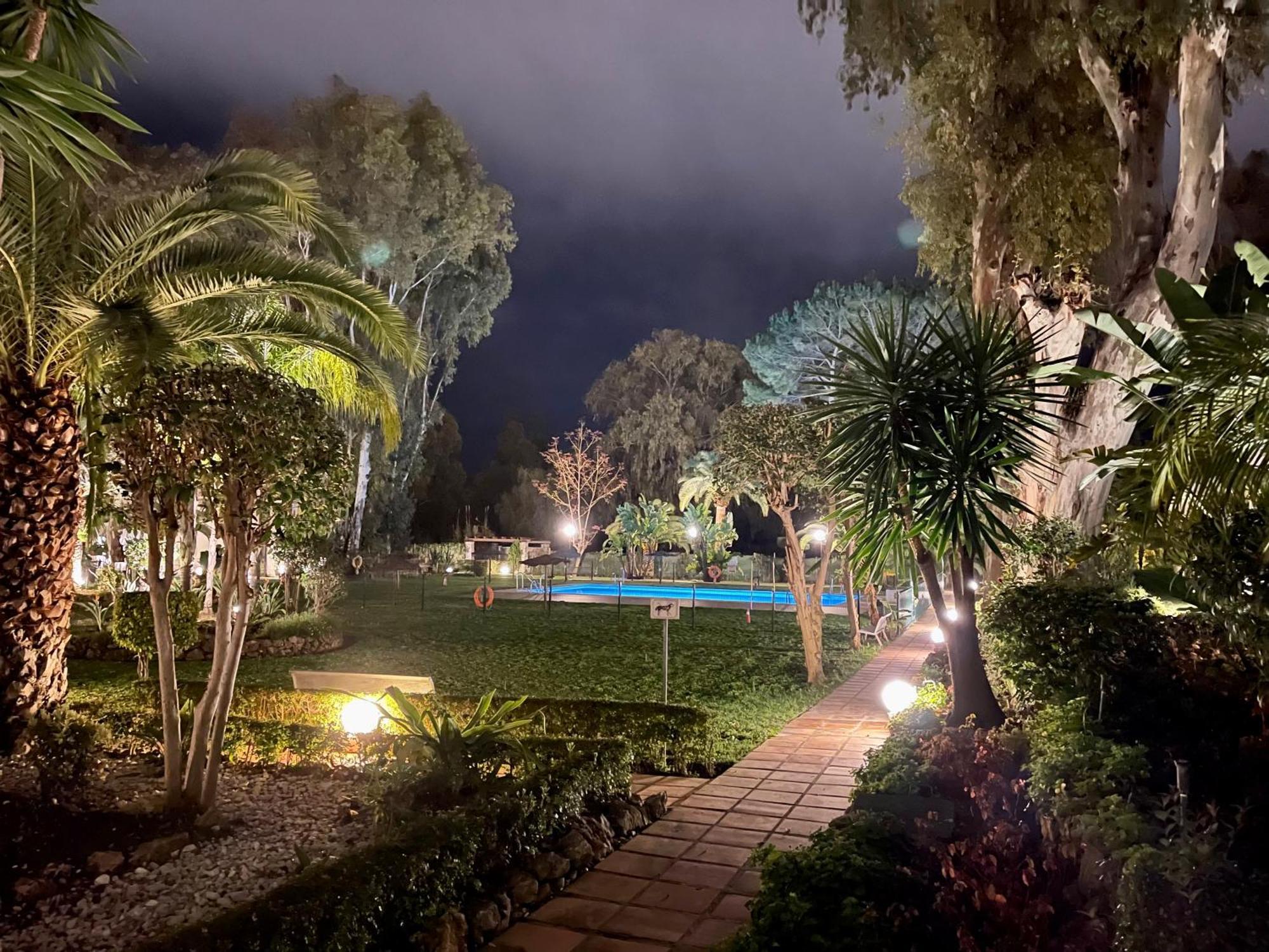 Puerto Banus Crystal Suite 马尔韦利亚 外观 照片